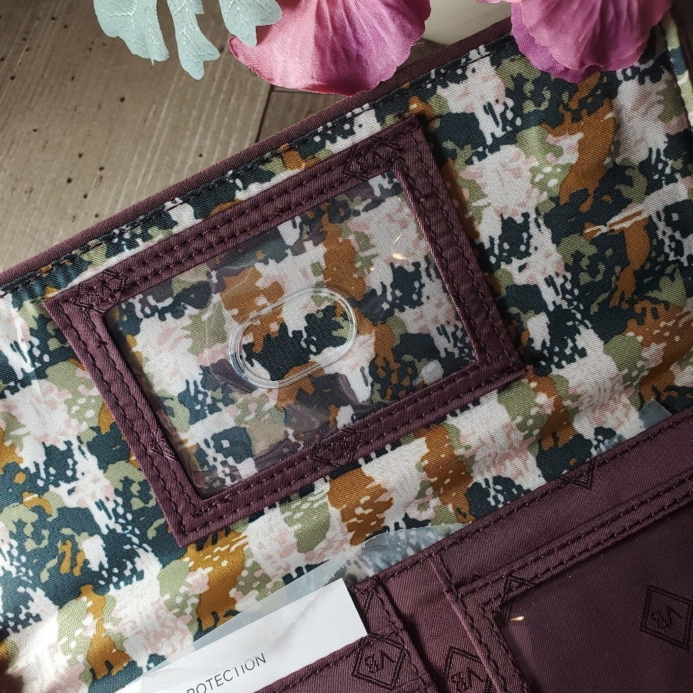 NWT Vera Bradley Heirloom Paisley Quilted RFID Trifold Wallet MSRP $48.00 - Picture 8 of 14